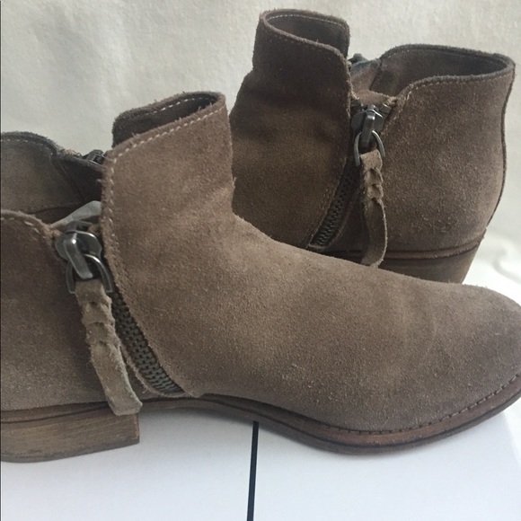 Dolce Vita Dark Taupe Suede Sutton Bootie 9.5 - Picture 9 of 9